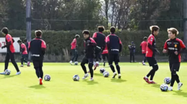 ペトロビッチ新体制が始動　J1名古屋が練習公開