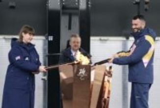 冬季パラリンピックの聖火を採火　発祥地英ストーク・マンデビルで