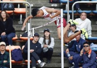 男子棒高跳びは原口がV2　日本学生個人陸上第2日