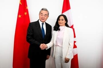 中国カナダ、協力深化へ対話維持　オタワで外相会談