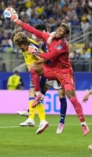 GK鈴木彩艶に約78％が満足　W杯、産業能率大研究所の調査