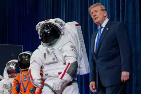 宇宙人材育成へ大統領令　米、月周回飛行4人に勲章