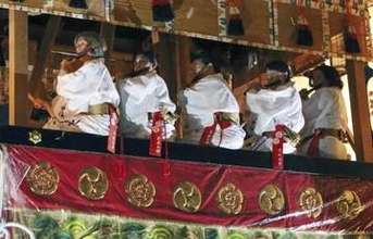 祇園祭参加目指す女性団体30年　京都市役所前でおはやし披露
