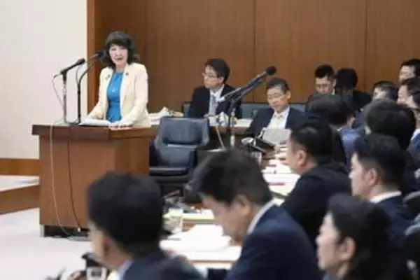 財務相、公明案の反映に含み　給付対象、低所得へ拡大も
