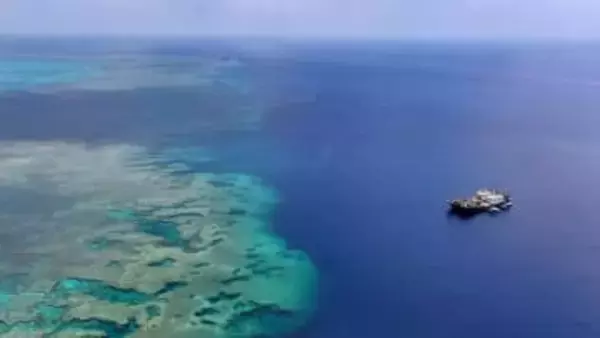 中国軍、フィリピン小型機を駆逐　スカボロー礁で追跡