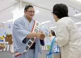 「欧勝海関、石川で一日警察署長　園児らに「右、左を見て渡って」」の画像1