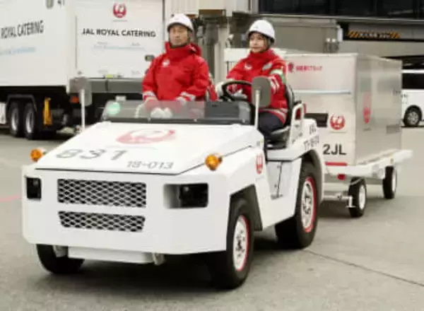 外国免許で空港作業車を運転　国内初、成田で公開