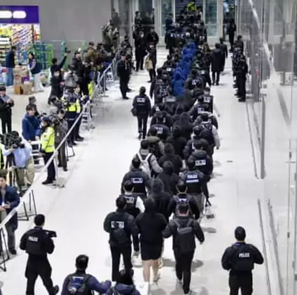 詐欺疑い、拘束韓国人73人送還　カンボジア拠点