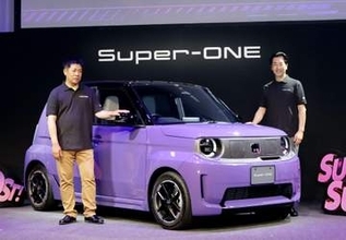 ホンダ、小型EVを公開　22日から発売、経営再起図る