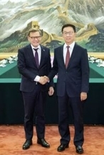 中国副主席、独に台湾不干渉要求　10月から延期、訪問の外相に