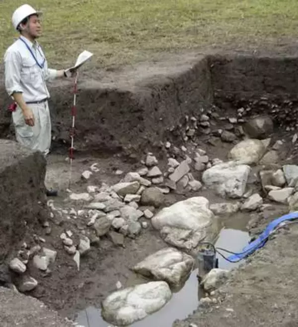 光秀「幻の城」南側の石垣か　琵琶湖岸の坂本城、解明へ前進