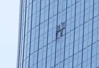 軽飛行機が北京ビル衝突1人死亡　中国当局、翌日に発表