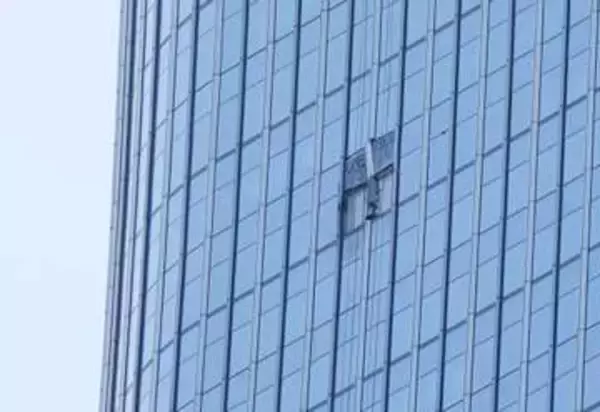 軽飛行機が北京ビル衝突1人死亡　中国当局、翌日に発表