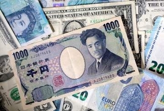 円下落、一時161円81銭　39年半ぶり安値水準に迫る