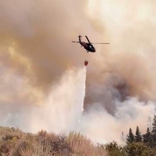 米ネバダ州で山火事、非常事態　人為的原因か、4万人避難