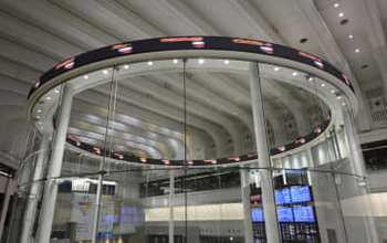 東証反落、午前終値744円安　米株安で半導体関連銘柄に売り