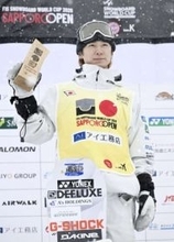 スノボ決勝中止、戸塚と小野優勝　W杯札幌大会のハーフパイプ