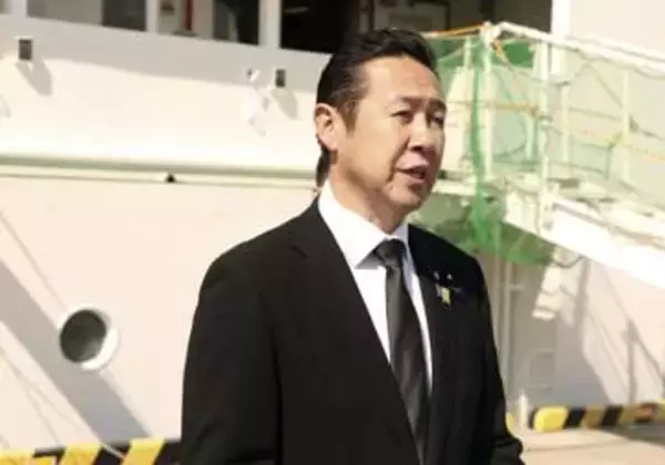 沖縄北方相、4島の元島民ら慰霊　根室、墓参の早期実現へ決意