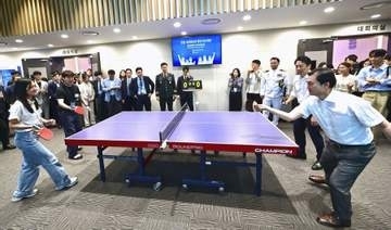 日韓防衛相が卓球プレー　交流の「ラリー続く」