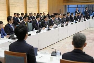 政府、AI活用で業務効率化　デジタル改革方針、運転や医療