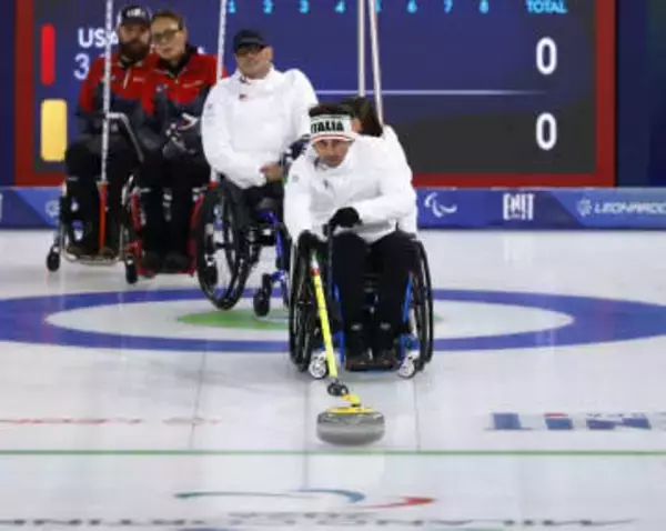 事故越え、測量士と競技を両立　地元カーリング選手に声援