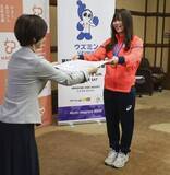 「スノボ深田茉莉選手、地元で笑顔　五輪金メダル、名古屋市訪問」の画像1