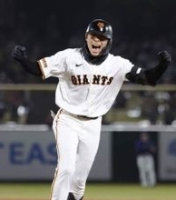 巨2―1中（21日）　平山が逆転2点打