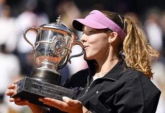 19歳のアンドレエワ初優勝　全仏テニス女子シングルス