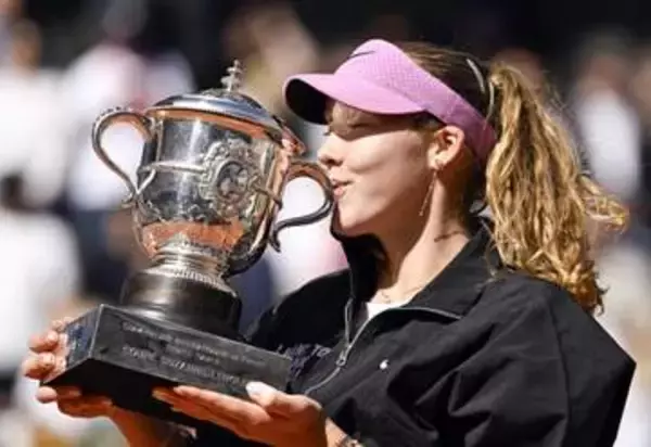 19歳のアンドレエワ初優勝　全仏テニス女子シングルス