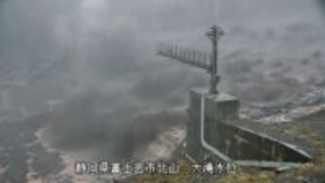 富士山で「スラッシュ雪崩」　今年初めて観測、雪解け影響か