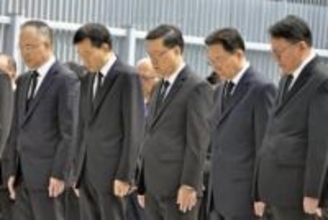 香港火災、政府トップが追悼　捜索継続、人定急ぐ