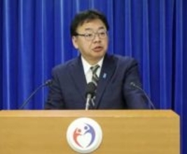 外国人の生活保護「適正化」　厚労相、対象縮小含め検討