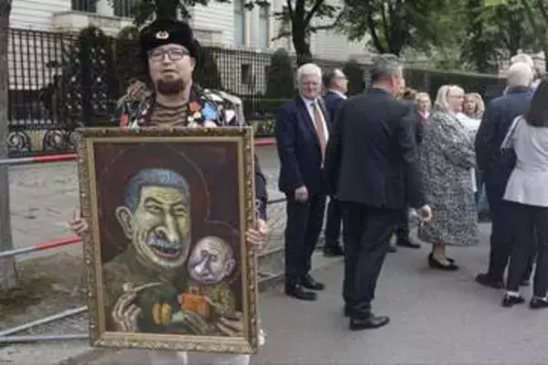 ロシア大統領風刺の芸術家射殺　ポーランドで、容疑者は逃走