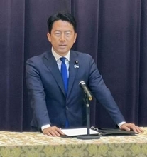 安保3文書「未来を左右」　留任小泉氏、改定へ決意