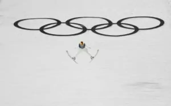 丸山希、ジャンプ女子「銅」　高梨沙羅以来2人目の表彰台