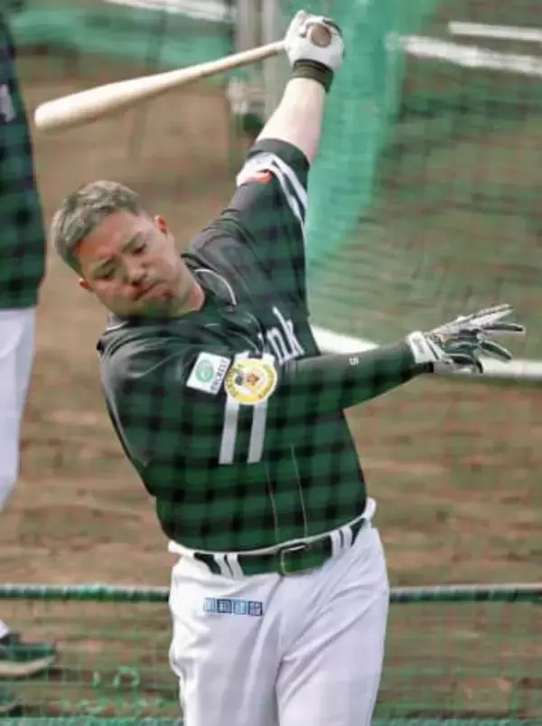 ソフトバンク山川、4番の覚悟　柵越え量産「とにかく振る」