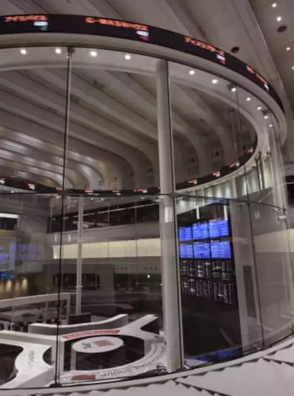 東証、午前終値225円安　高値警戒で半導体に売り