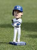 「ドジャース、大谷の人形を配布　昨季の1試合3本塁打を記念」の画像1