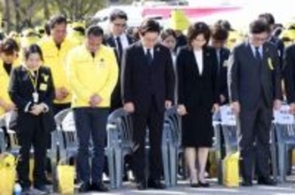 旅客船セウォル号沈没12年追悼　大規模事故相次ぐ韓国