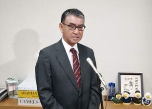 河野太郎氏、消費減税に反対　給付による対応主張