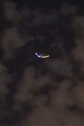 イラン首都でUFOが飛行？　SNS話題、米の攻撃に不安