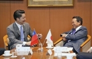 台北市長、麻生氏と会談　国民党ホープ就任後初来日