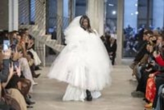 秋冬パリ・コレクションが開幕　約100ブランドが発表