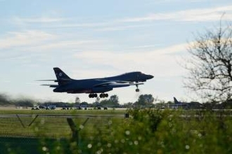 米軍、英基地から爆撃機を撤収　異例、イランのテロ懸念