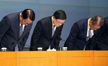 香港火災、政府局長が辞任　トップは続投の意向