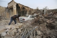 イラン地震、死者5人に　住宅倒壊、余震続く