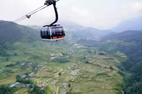 3千メートル超、気軽にベトナム最高峰へ　標高差世界一のロープウエーで20分