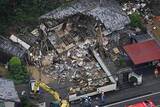 「栃木で住宅倒壊、夫婦連絡取れず　足利、大雨で裏手の山が土砂崩れ」の画像1