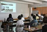 「「一日でも早く帰って」　同級生講演でめぐみさん母」の画像1