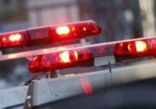 阪神高速で逆走衝突2人意識不明　北神戸線、乗用車とトラック